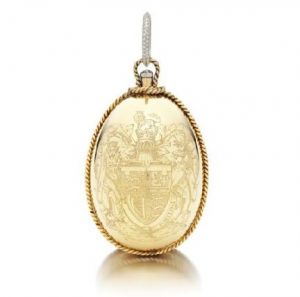 Wallis Simpson Duchess of Windsor Sothebys 2010 - Gold and diamond mirrored powder puff case.JPG